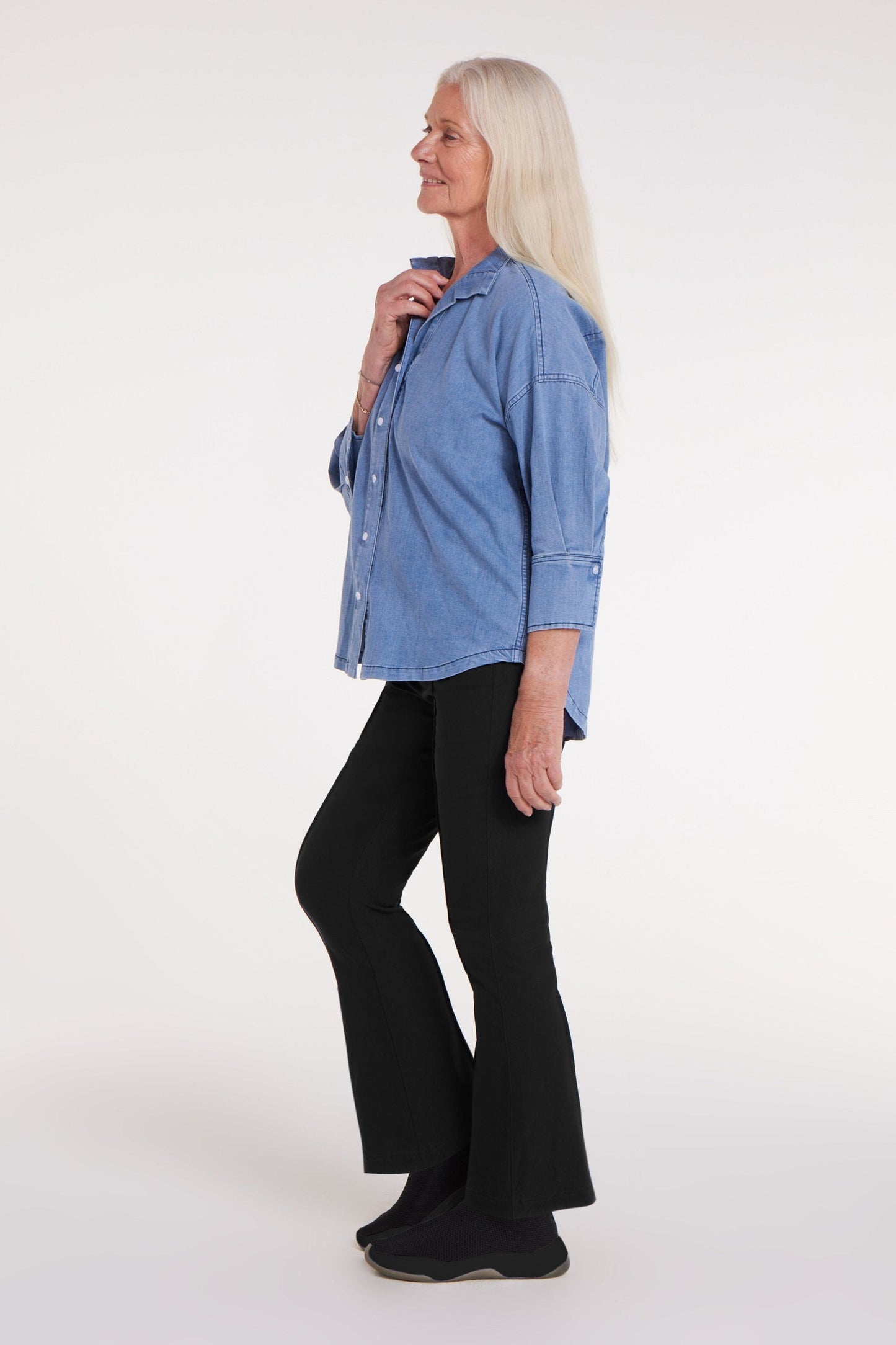 Vera Woven Magnetic Shirt in Chambray